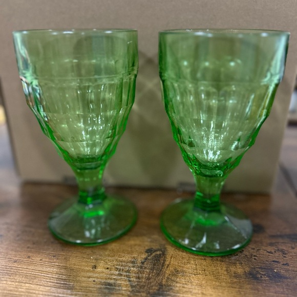 Pair of 1930s uranium Colonial Block Footed Tumblers - Picture 8 of 9
